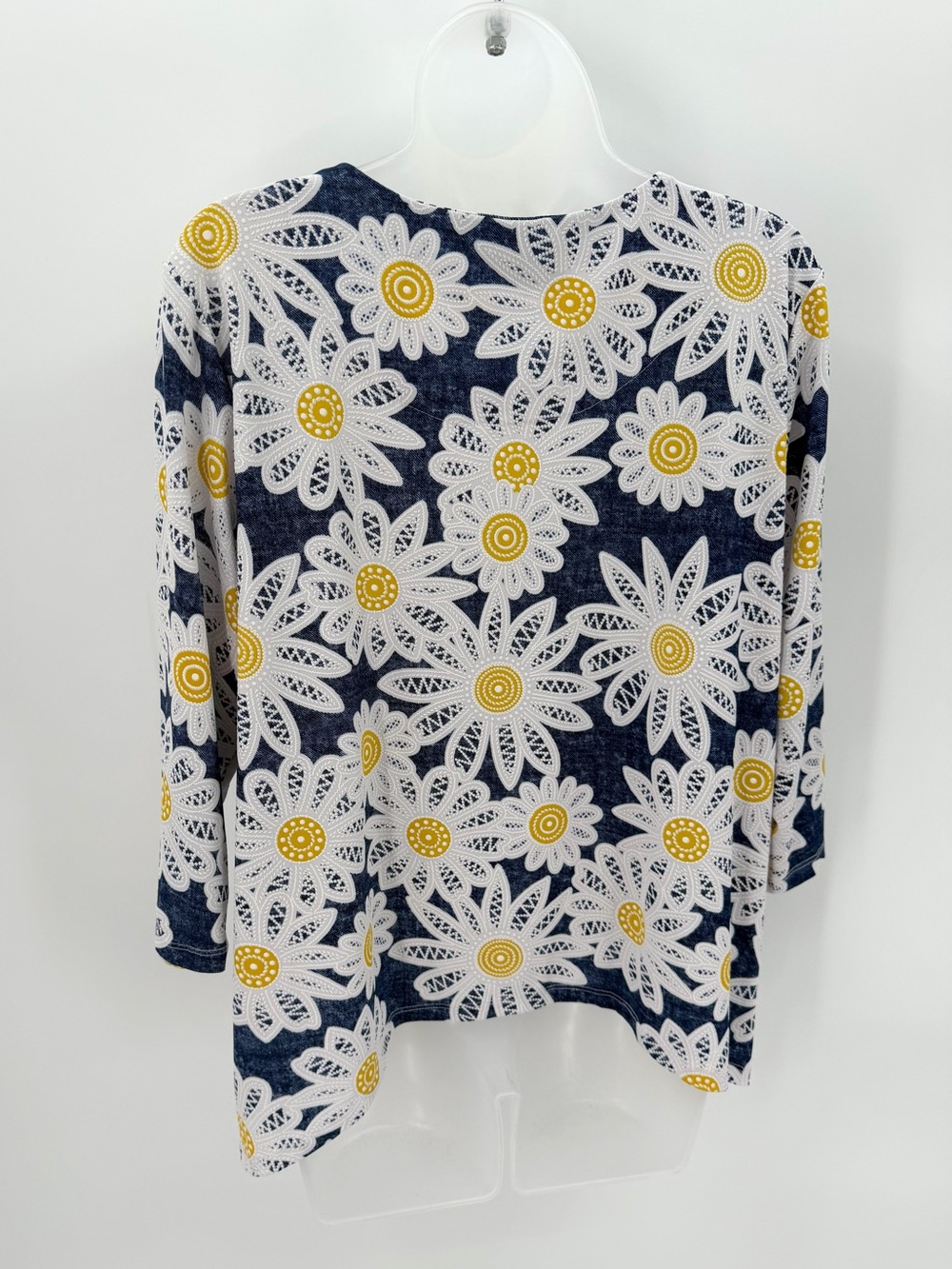 Alfred Dunner Petite Top Women’s PL Blue Daisy Floral 3/4 Sleeve Sharkbite Hem - Picture 3 of 7